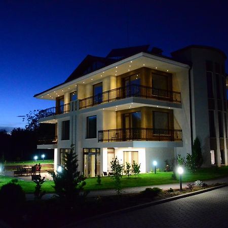 Guesthouse Green Fields 가르멘 외부 사진