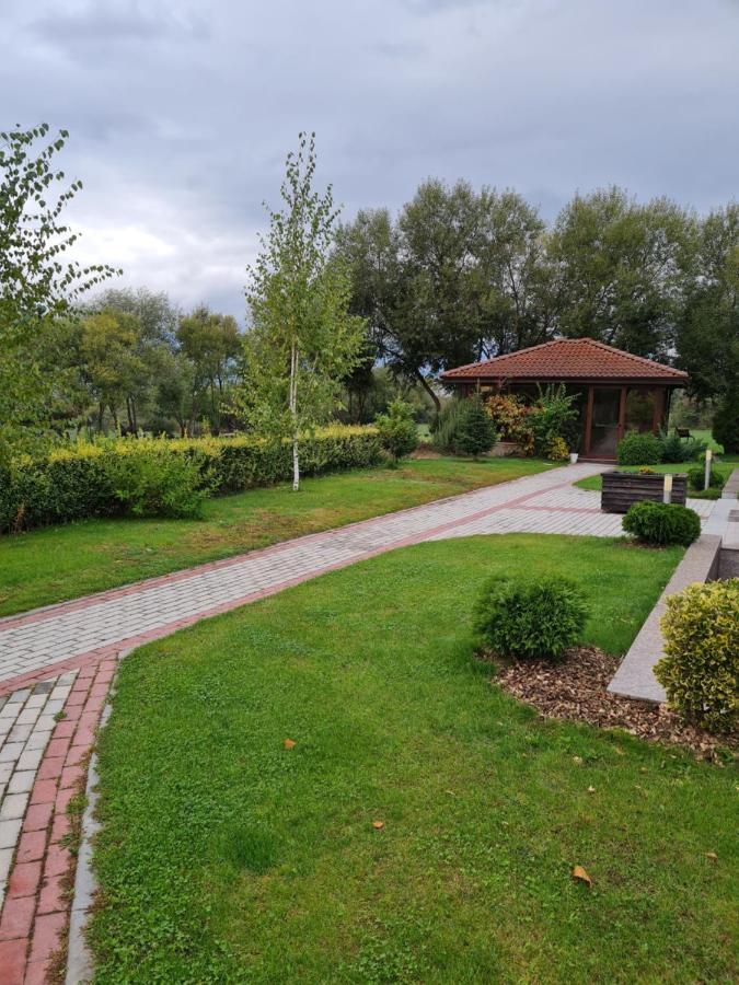 Guesthouse Green Fields 가르멘 외부 사진